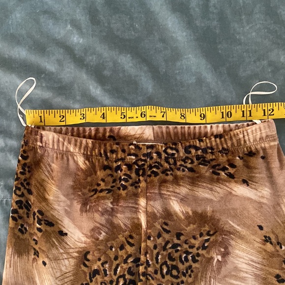 🌺SOLD🌺 Vintage Spell Leggings - Picture 9 of 11